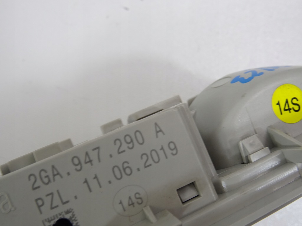 фото №6, Vw t-roc лампа освещение потолочный колодка 2ga947290a