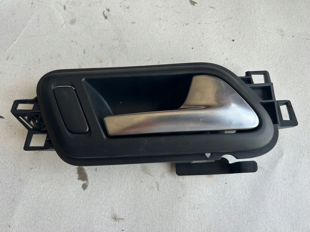 фото №1, Vw amarok ручка внутренняя правый перед 2h0837114rh