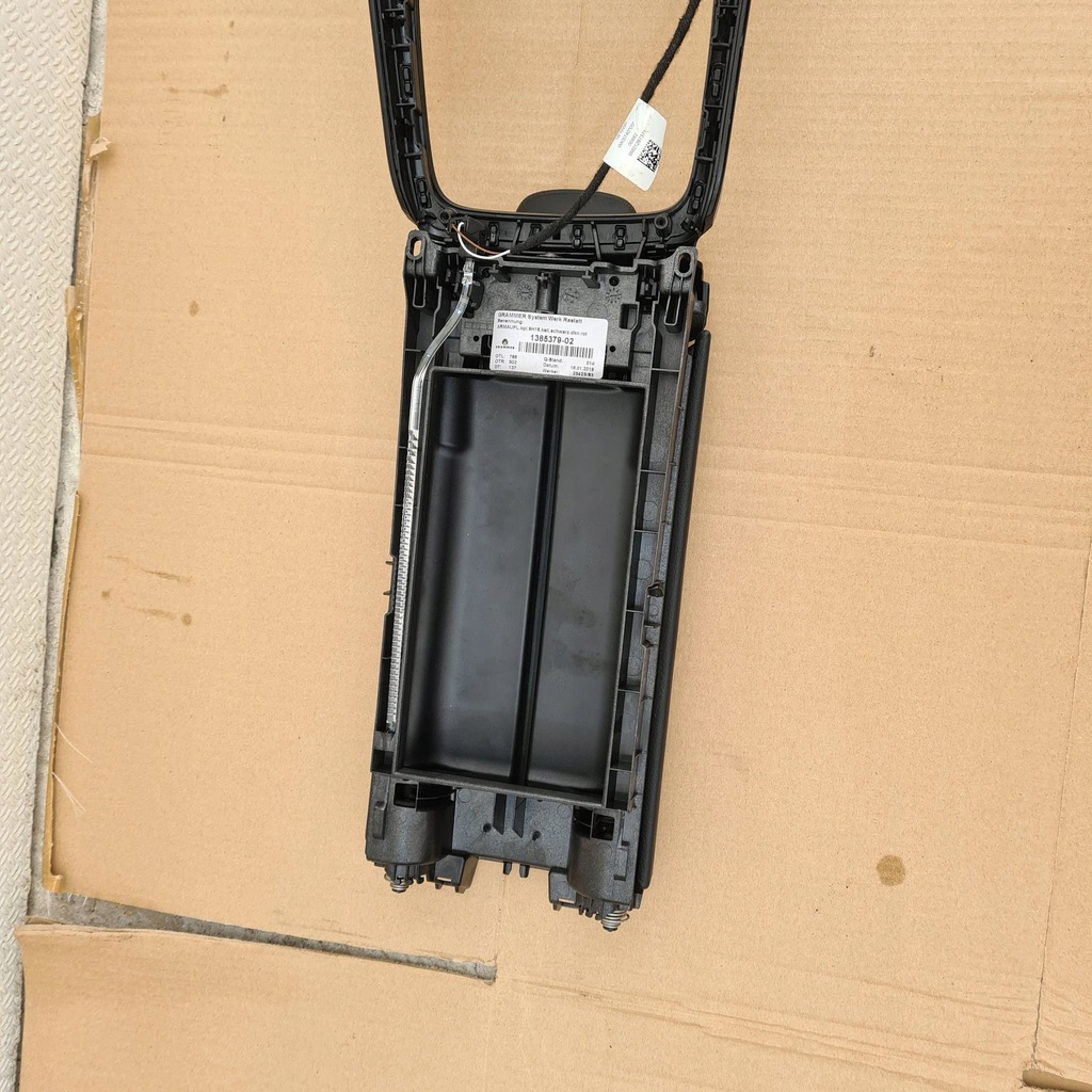 фото №5, Mercedes a-klasa w177 подлокотник туннель средний