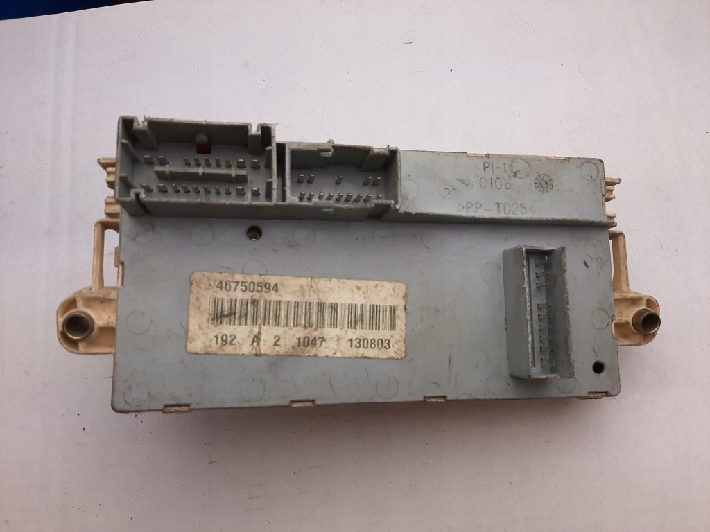 Коробка предохранителей fiat stilo 1 46750594 Оригинал