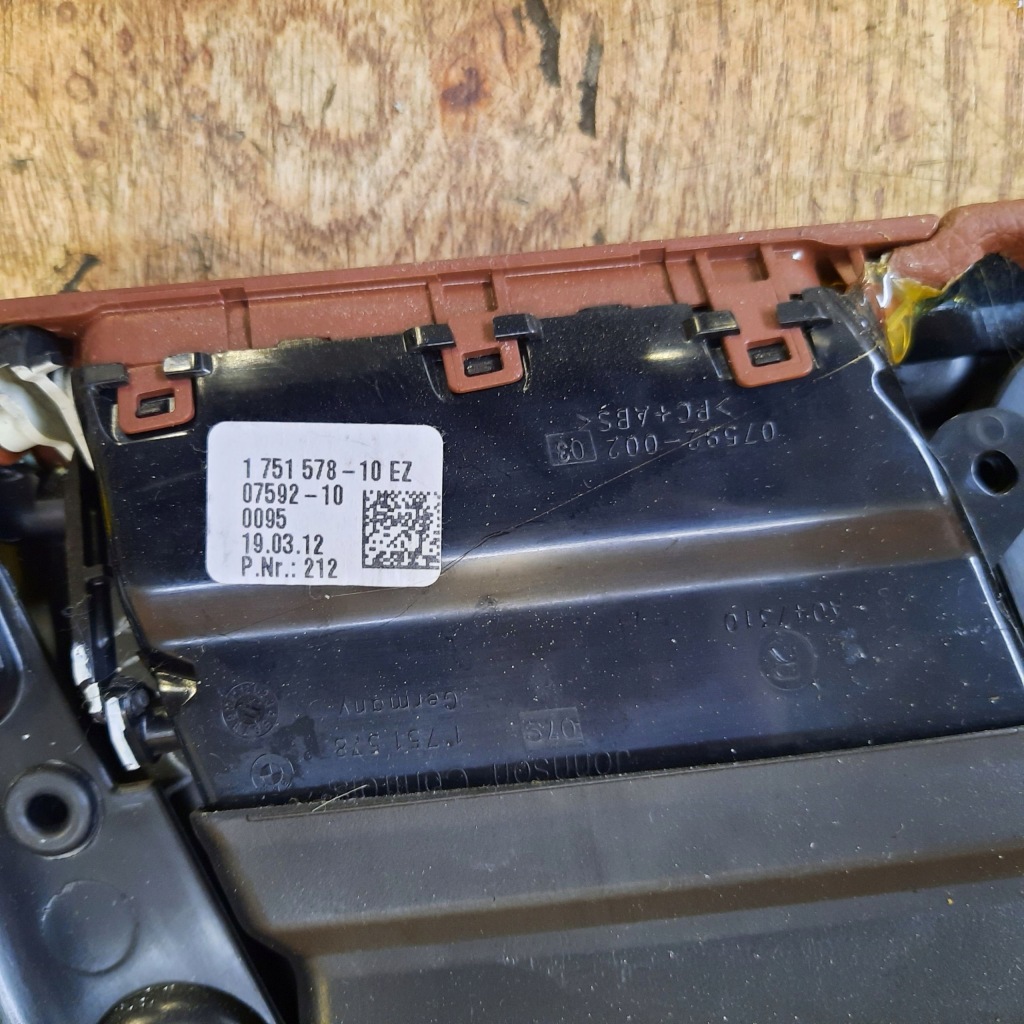 Захист стійка b правого повітропровід f07 1751578 в Україні