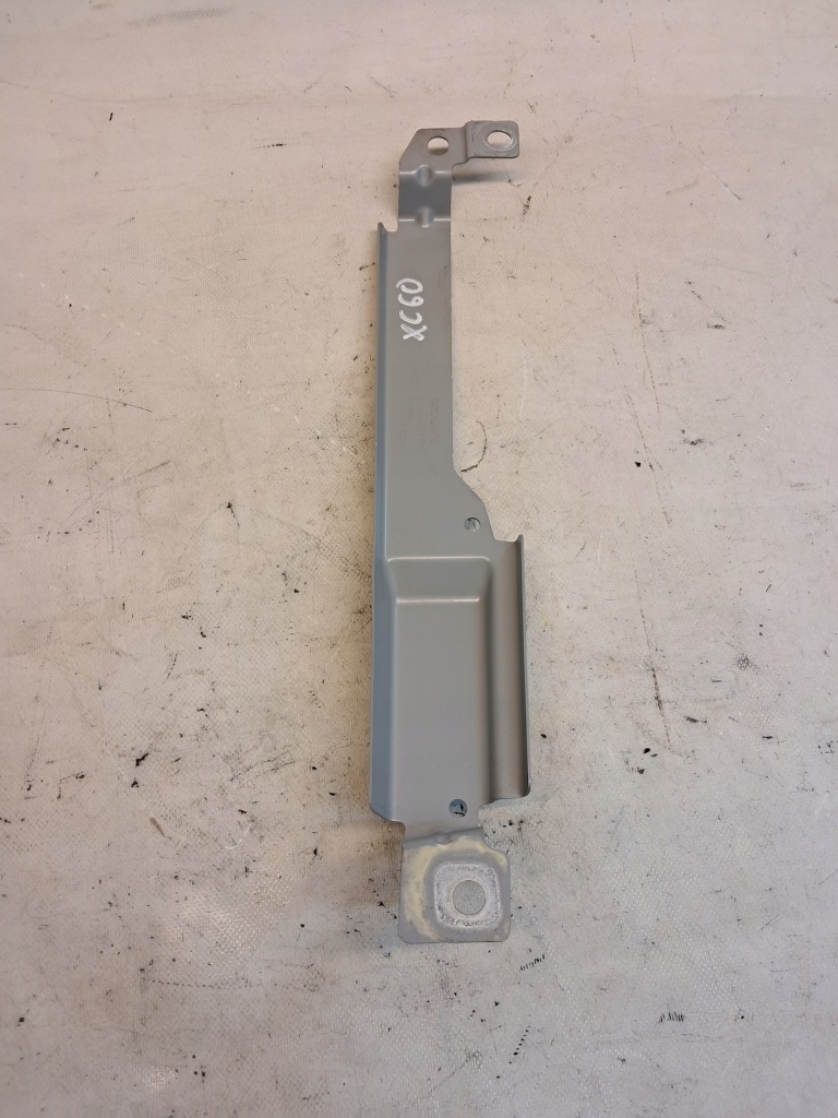 фото №1, Кронштейн кронштейн крила правий перед volvo xc60 ii 31424581