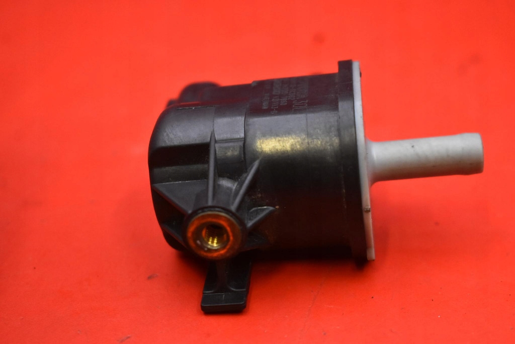 Клапан вакууму 90910-tc002 toyota yaris 3 3 1.3 vvti 99 km 10-14 Зі Шроту