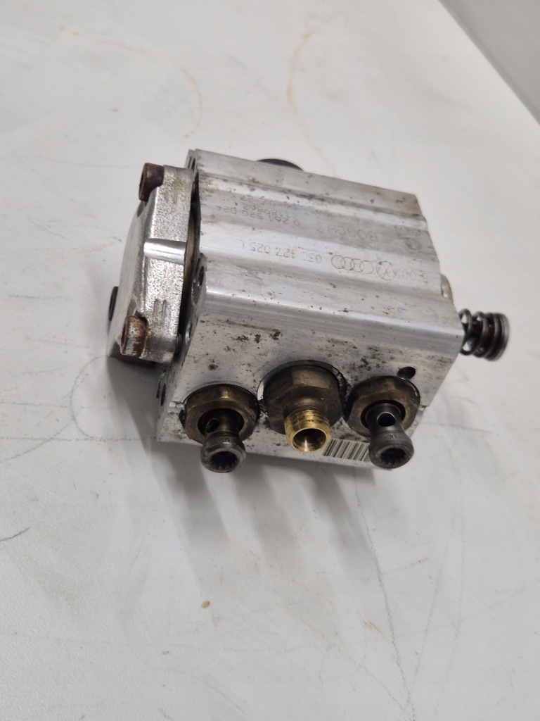 Насос топлива 03c127025l 0261520024 golf v touran a3 leon 1.4 1.6 fsi Оригинал