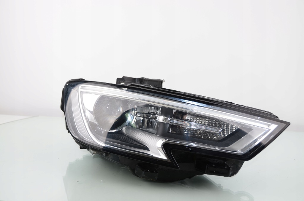 фото №1, Audi a3 8v facelift ксенон led 8v0941006e права лампа передня