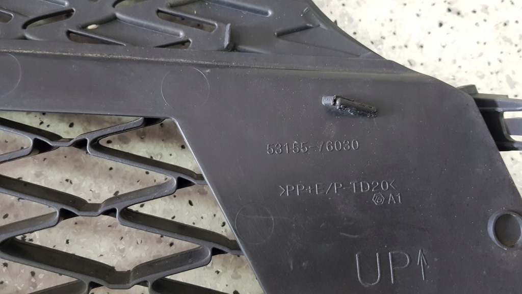 Lexus ct 200h f-sport lift 2014 - решітка радіатора решітка радіатора d 9450 в Україні