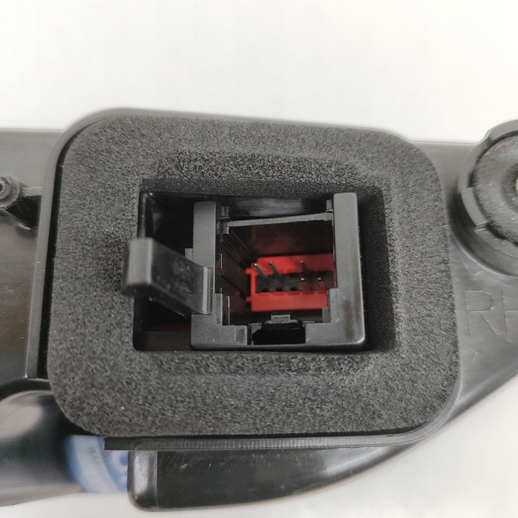 фото №7, Jaguar i-pace 2020 правая сторона лампы задний крышки багажника