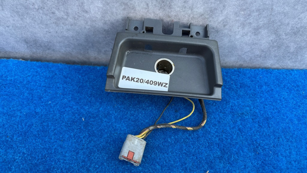 Купить Volvo s80 97-04 rok разъём прикуривателя полка бардачок 9168129 pak20/409wz