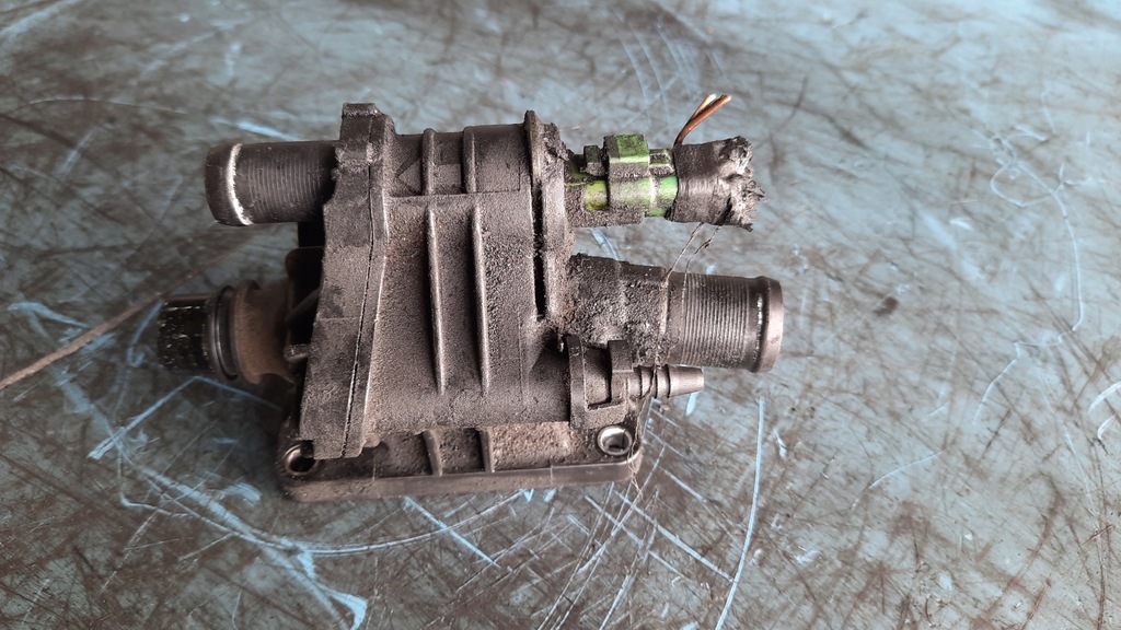 фото №1, Корпус термостата 9647767180 mazda 3 1.6 hdi