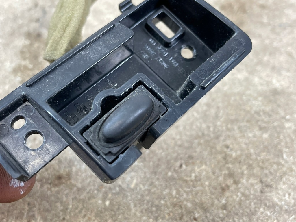 фото №6, Кнопка мікровимикач кришки багажника задня nissan note ii e12 12-16r keyless