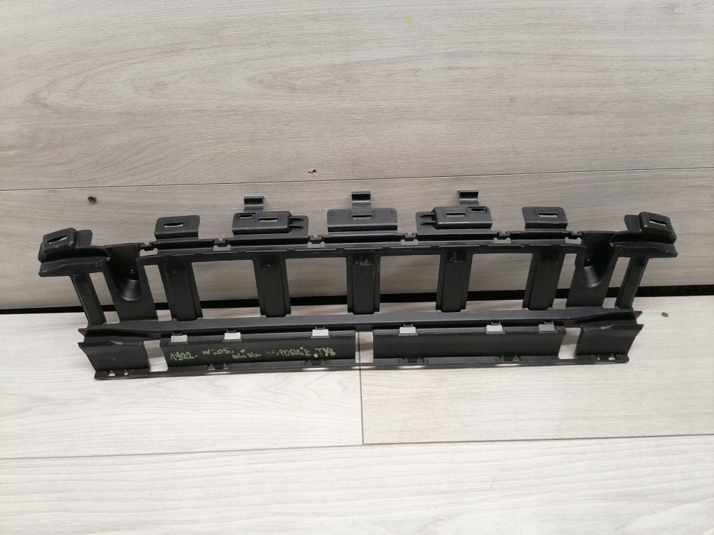 фото №1, Mercedes w205 направляющая бампера задняя 2a2058852314