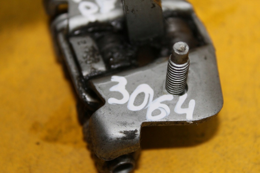 фото №8, Обмежувач двері правий перед vivaro trafic ii