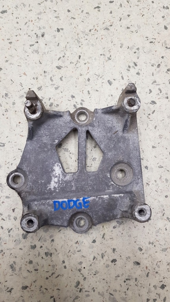 фото №1, Кронштейн кронштейн компрессора caravan iv 2.4 16v