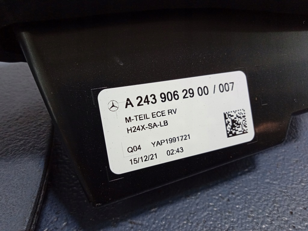 фото №10, Mercedes eqa w243 накладка свет задняя a2439062900