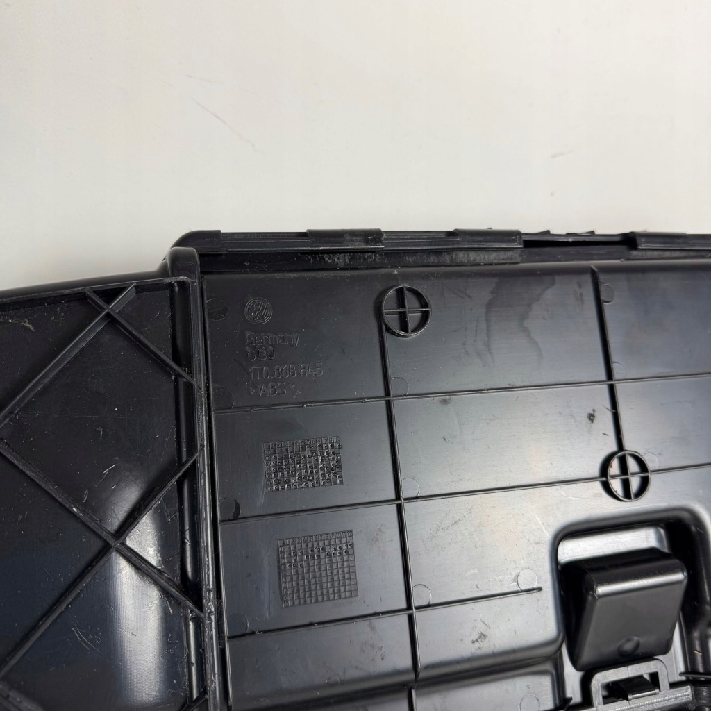 Полиця нижня багажника бардачок коробка volkswagen touran оригінальний номер 1t0867705h в Україні