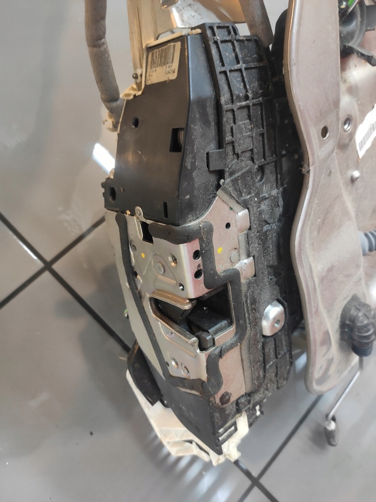 фото №10, Mercedes w221 замок доводчик правый перед доводчик дверь