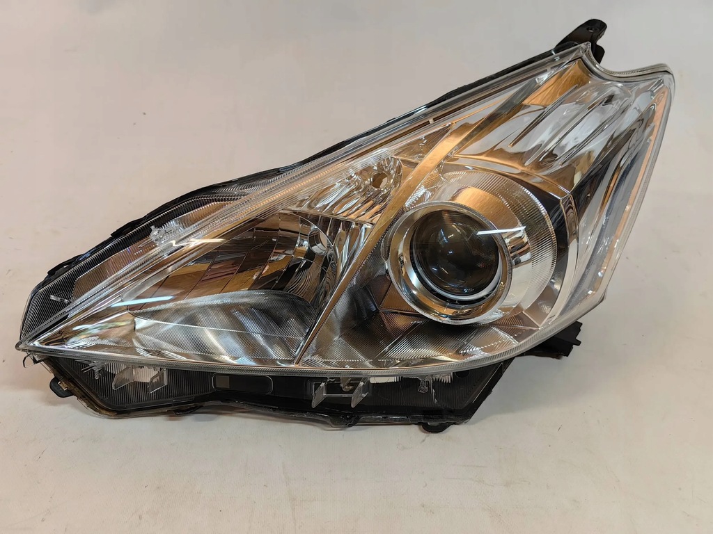 фото №1, Toyota prius + plus - лампа левая линза обычная polecam