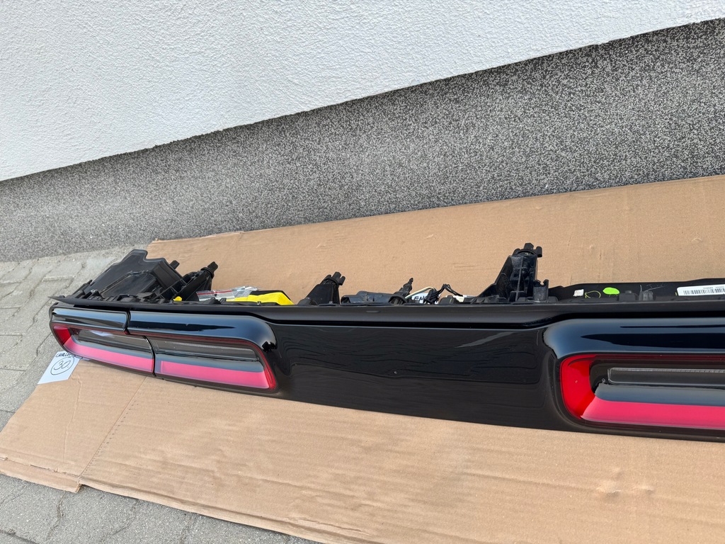 фото №9, Dodge challenger накладка задние лампы 2022+ idealne