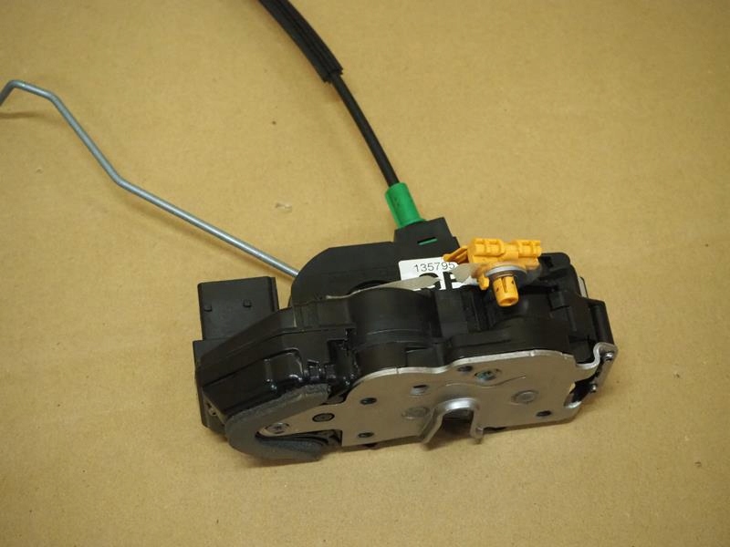 фото №3, Замок двері правих opel adam