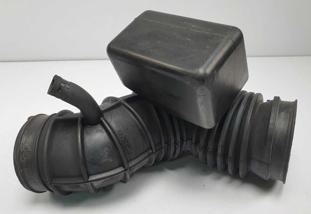 фото №1, Труба воздухозаборник воздуха volvo v70 ii 2.4 b 30636828