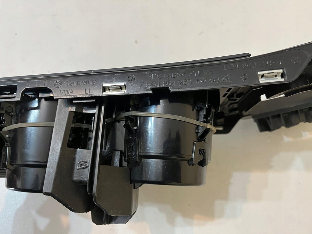 фото №7, Volkswagen vw golf vii рамка панель средний cupoholder 5g1863245f