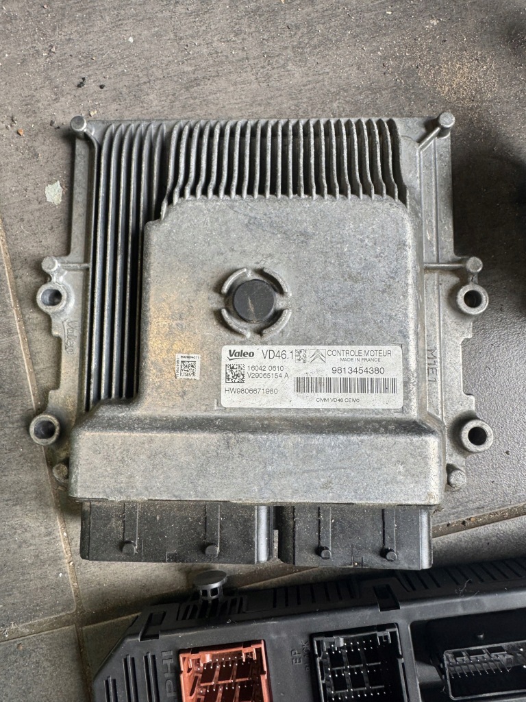 Купить Peugeot 2008 2 2019 блок управления / модуль ecu 9813454380