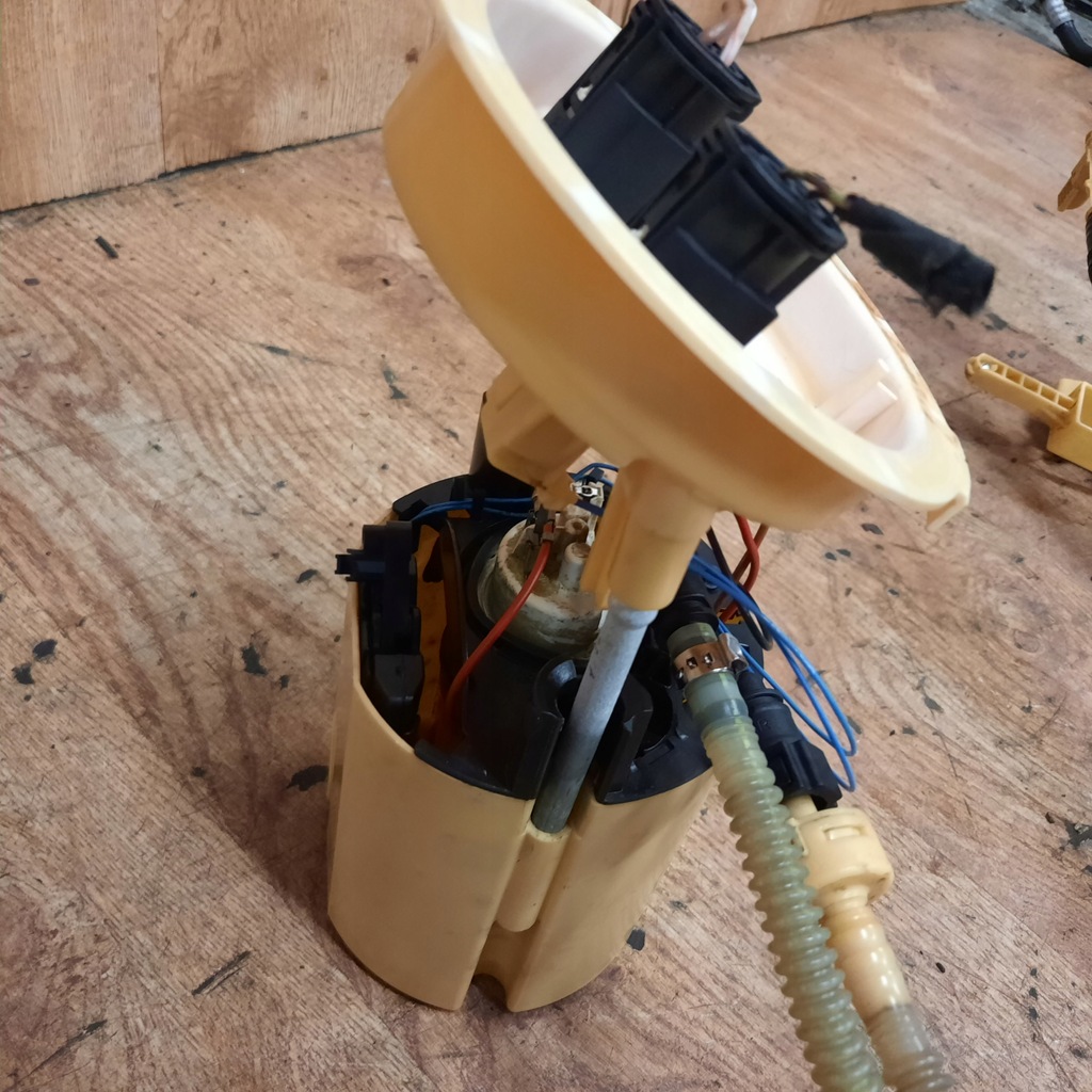 фото №13, Bmw e87 e90 2.0d датчик топлива поплавок 6763888 насос 6763886