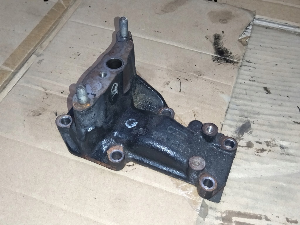 Купити Кронштейн турбіни - audi v6 3.0 tdi cla - 059145195