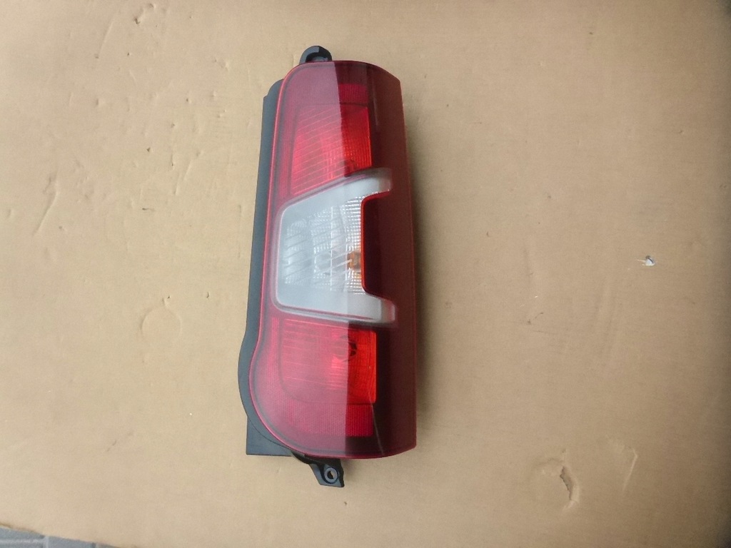 фото №1, Berlingo iv partner proace city combo e 18- лампа задня права оригінал euro