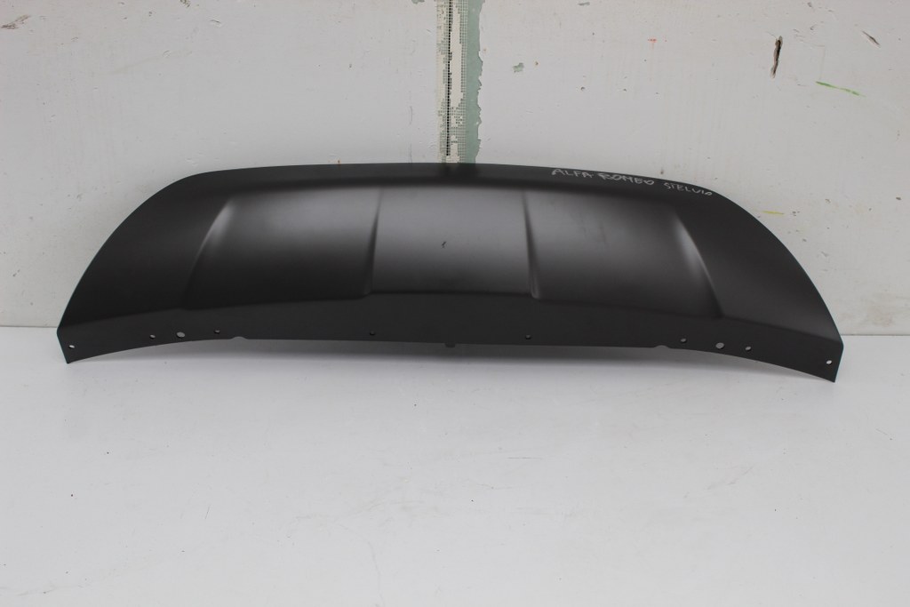 Купить Alfa romeo stelvio накладка бампер задний  ładna