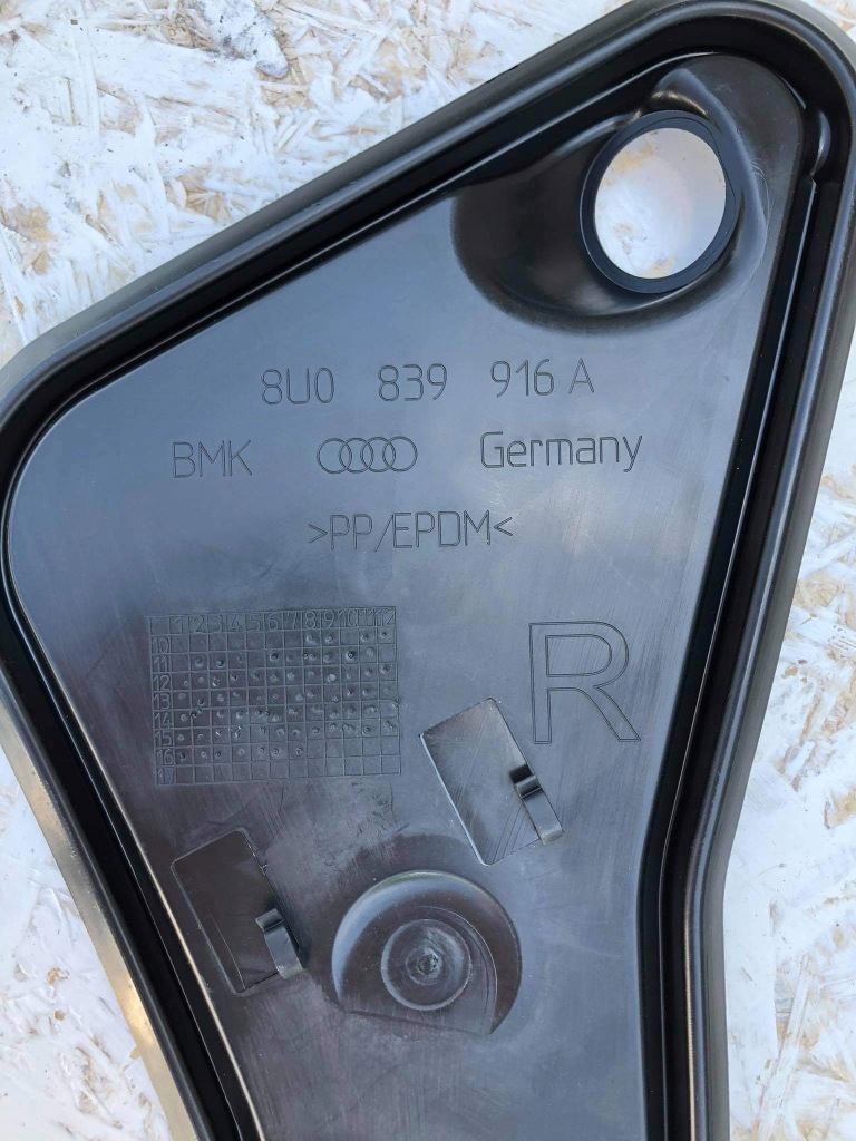 Заглушка дверей задня задній права audi q3 8u0 Ціна
