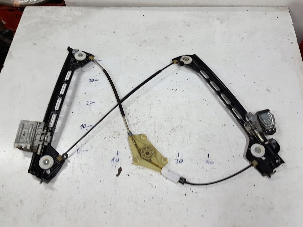 фото №1, Audi r8 420 06r- підйомник скло правий