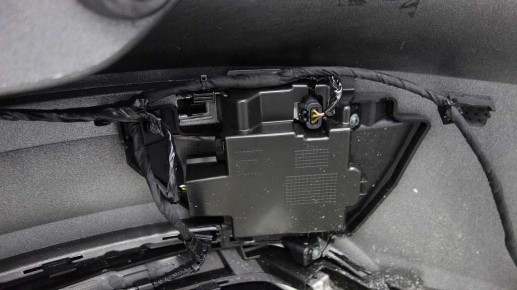 фото №13, Volvo v60 19- бампер задняя polestar цвет 711