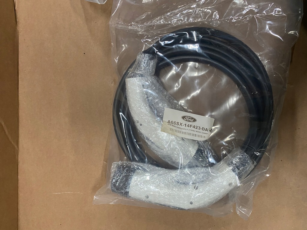 фото №1, Ford kuga mk3 plugi-in phev зарядний пристрій кабель miejsk