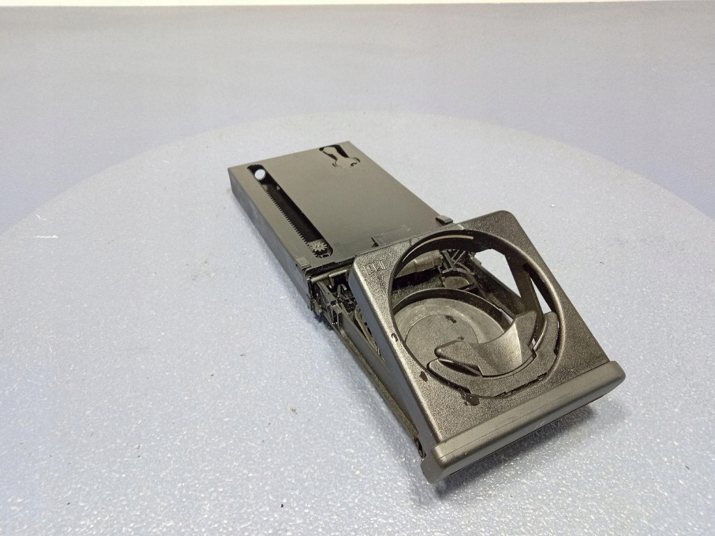 фото №5, Audi a4 b6 b7 кронштейн na напитки подстаканник 8e1862534