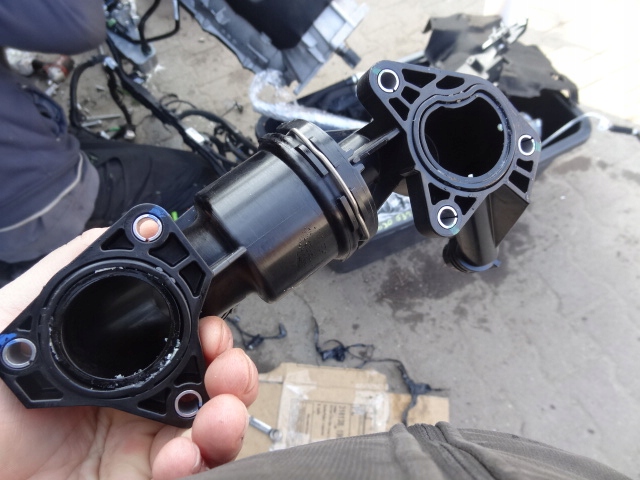 фото №7, Bmw оригінальний номер 8576289 корпус термостата