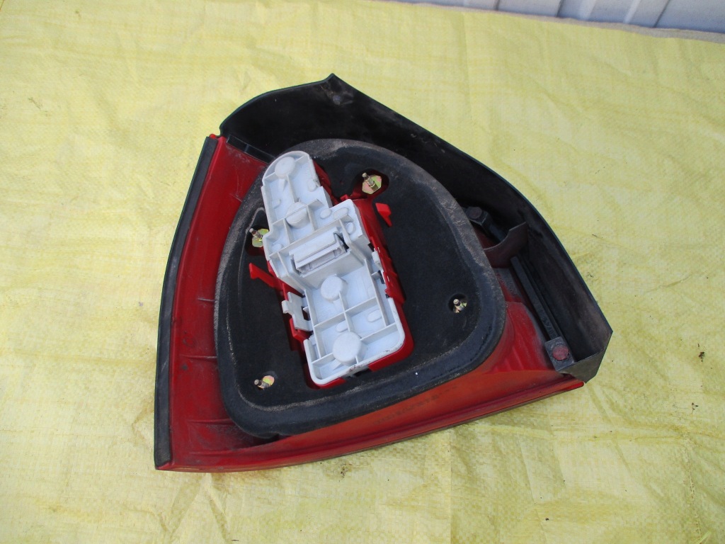 фото №3, Audi a3 8l lift лампа задня права 8l0945096b