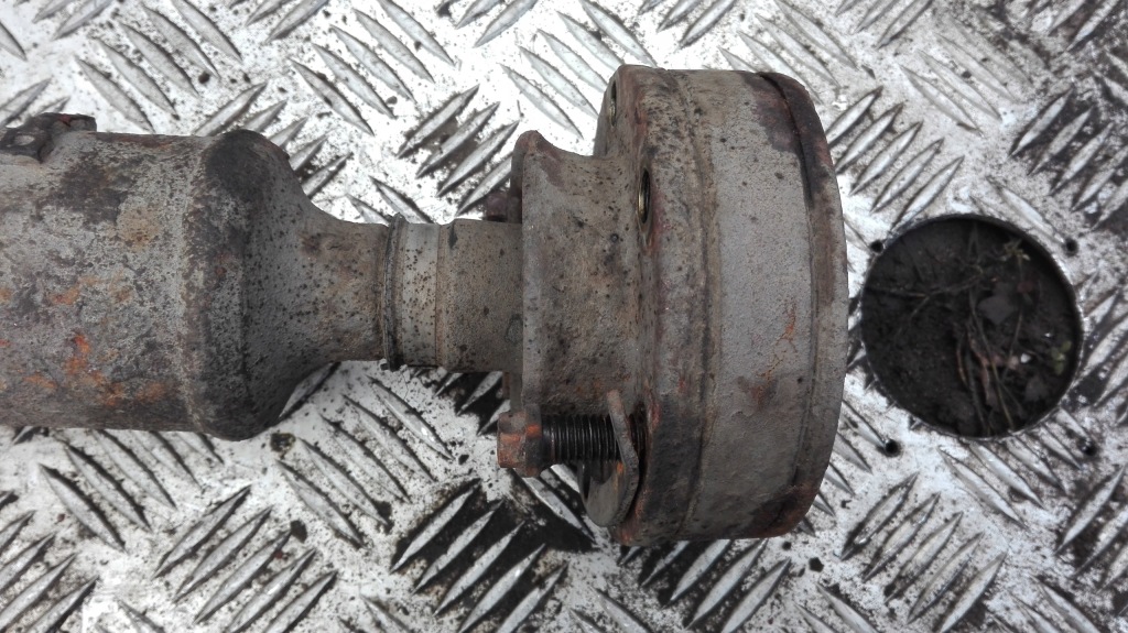 Grand cheroke 2.7 crd приводной вал правая перед Доставка