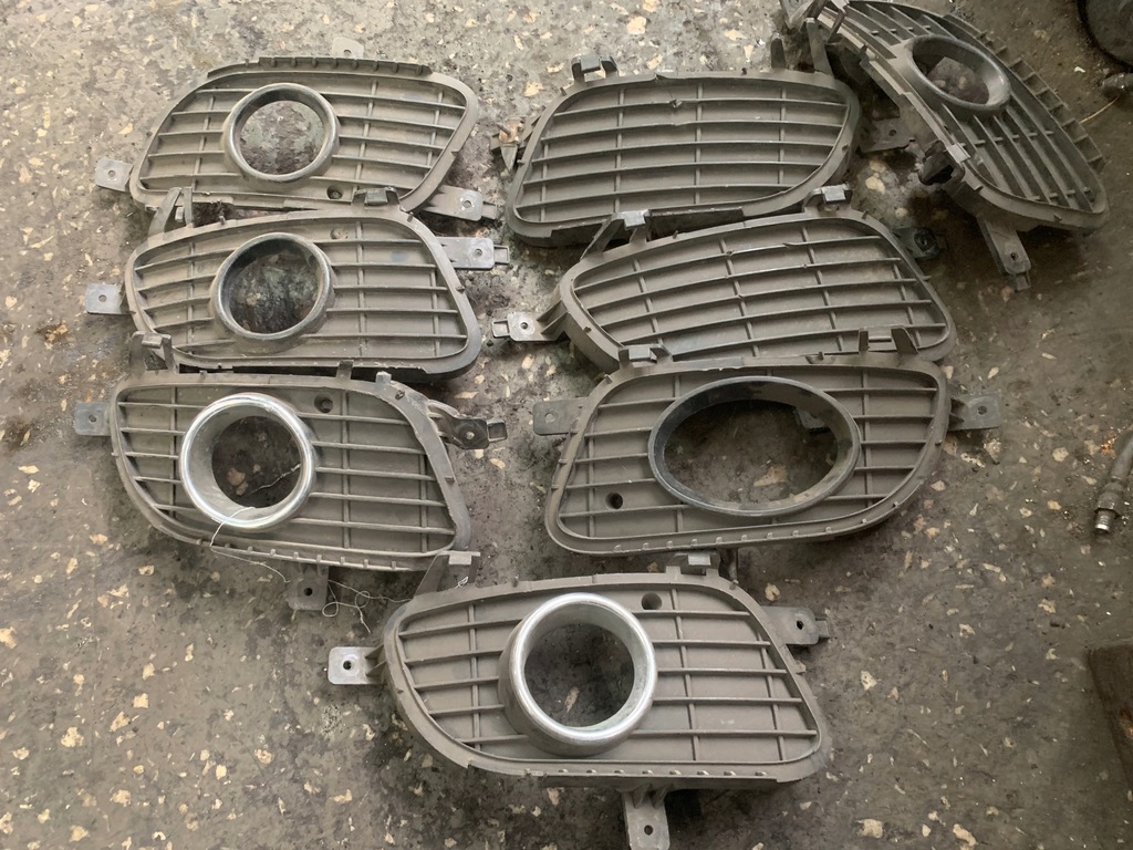 фото №1, Mercedes a klasa w169 решётка заглушка противотуманной фары пластик