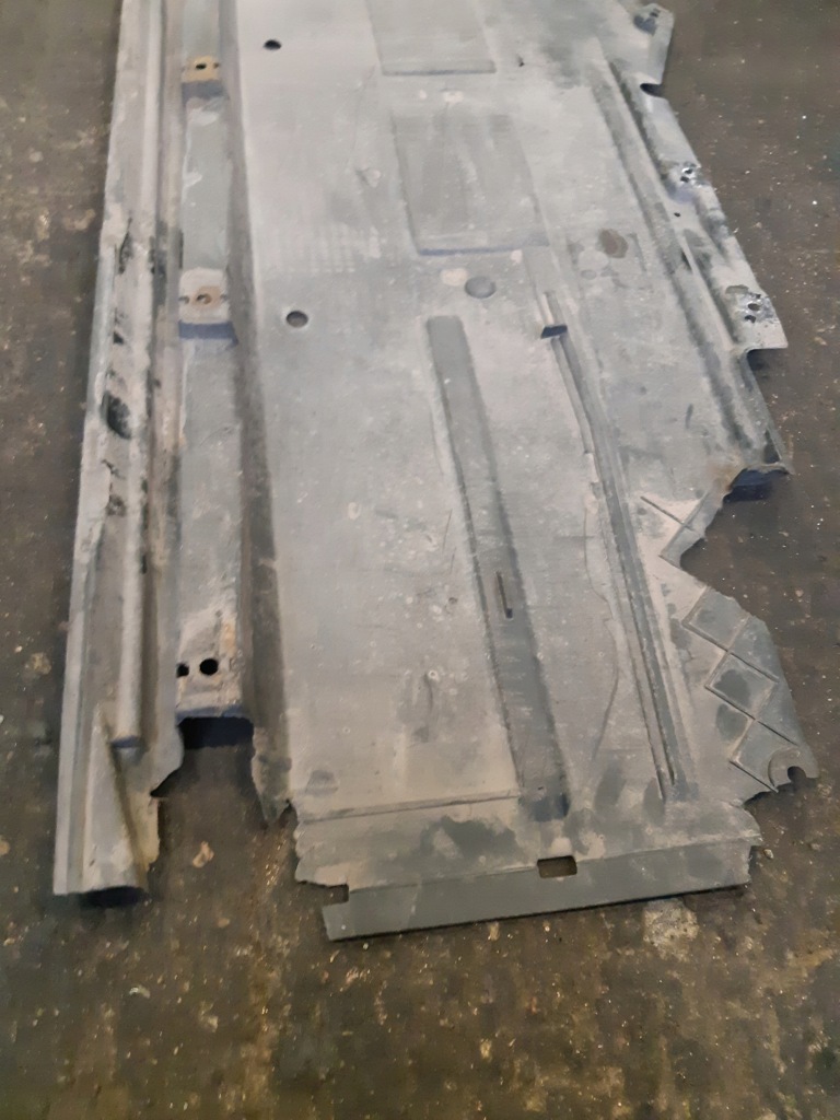 Audi a4 b8 a5 накладка плита пол подвеска правая Доставка