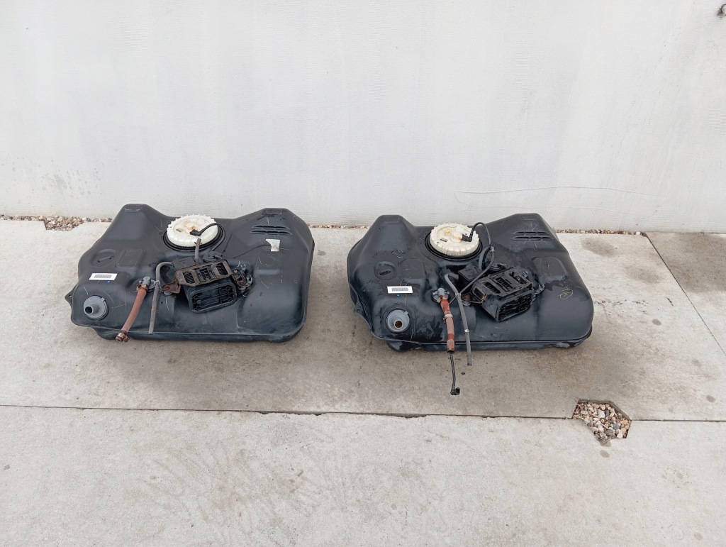 Бак топлива bak насос 7700147050 7702047041 toyota prius 2 2003-2009 с Разборки