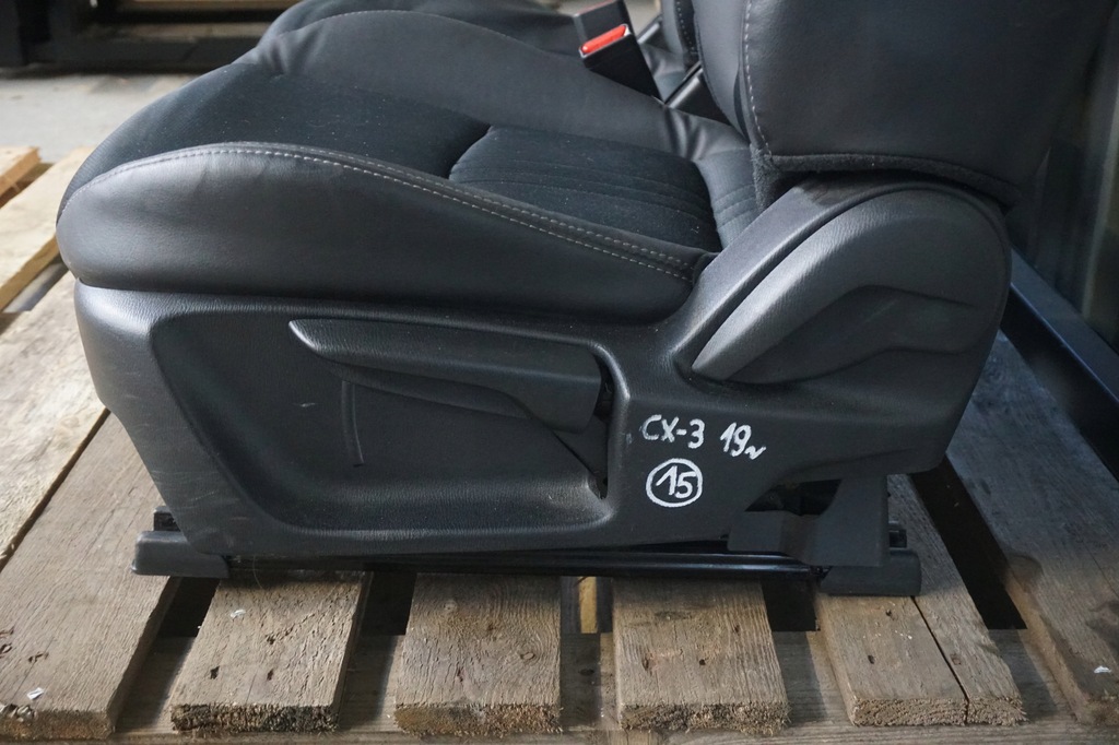 фото №14, Mazda cx-3 cx3 lift 2019r сиденья заднее сиденье обшивка кожа