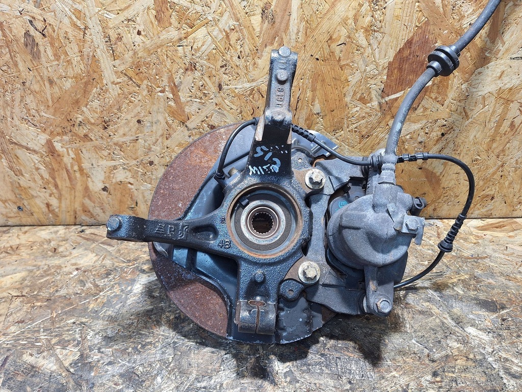 фото №1, Поворотный кулак левая alfa romeo mito 1.4 i бензин