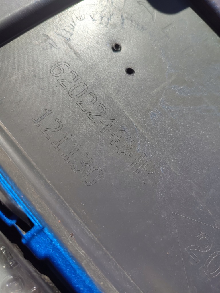 фото №12, Renault 5 v alpine 620224434r решётка бампер передний перед