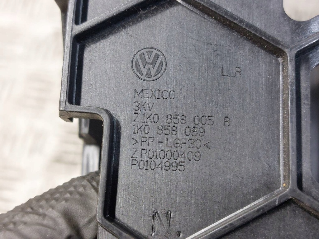 фото №15, Радио проигрыватель + панель обдув + рамка jetta v 1k0035180a 1k0858069g