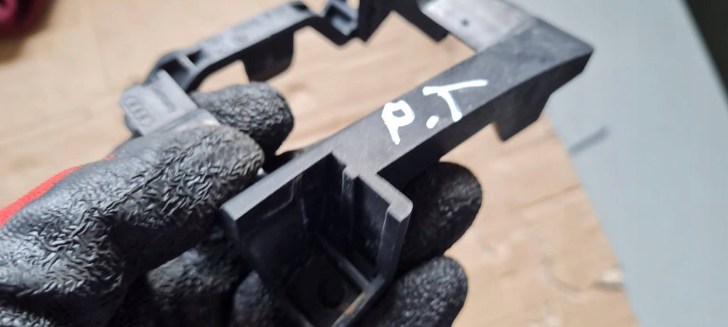 фото №6, S4 b9 8w a4 кронштейн кронштейн датчика мертвого pola правый задняя 8w0907176