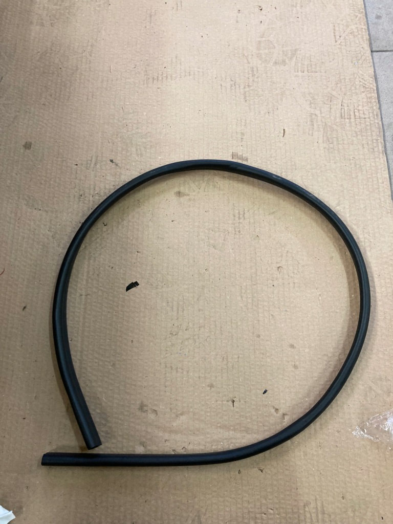 фото №2, Vw t-roc прокладка капот 2ga823723