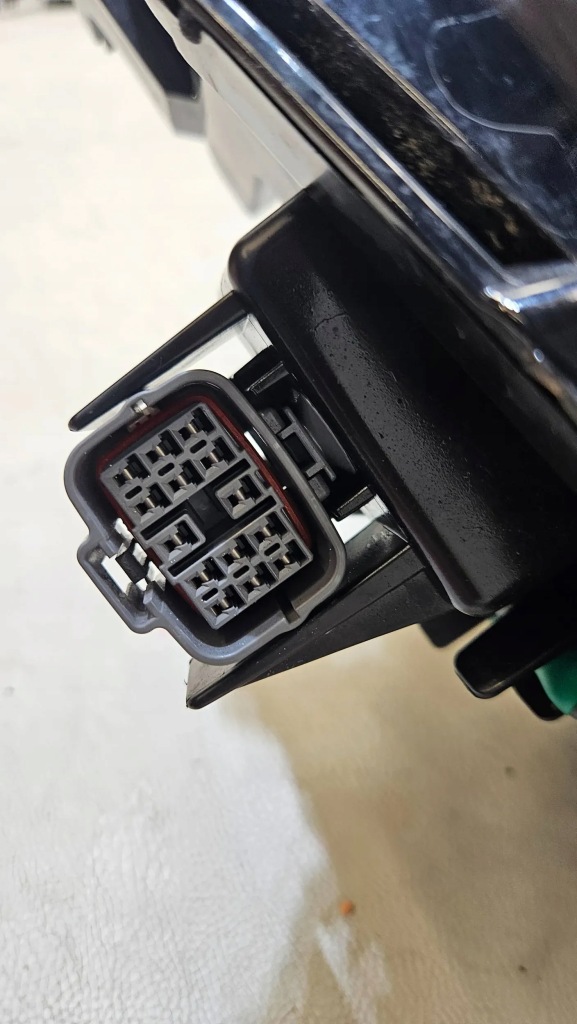 Фара перед передняя правый  mazda cx30 full led 2019+ 14pin dfr7-51030 Недорого