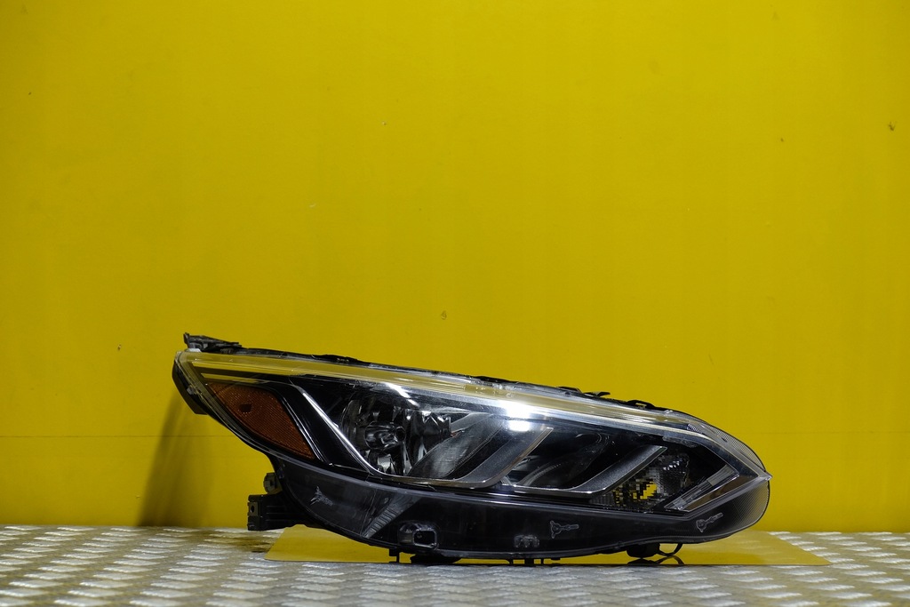 фото №1, Nissan sentra 2020- фара лампа обычная r usa