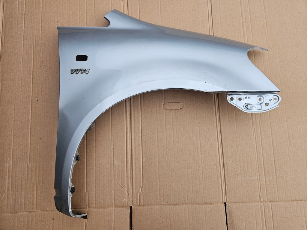 фото №1, Toyota avensis verso 01-06 крыло правый